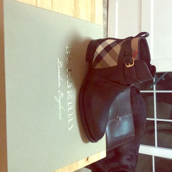 Burberry Boots! - Picture 1 of 6